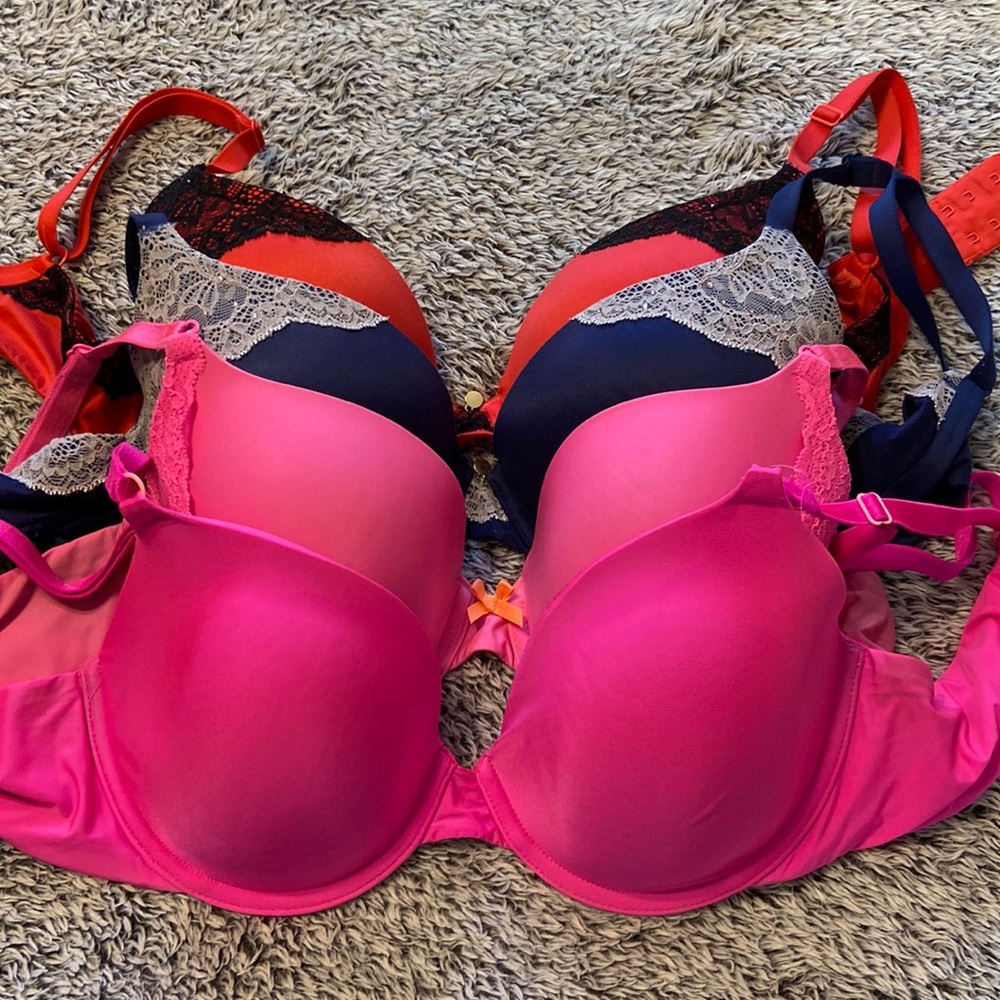 Victoria’s Secret bundle of 4 bras